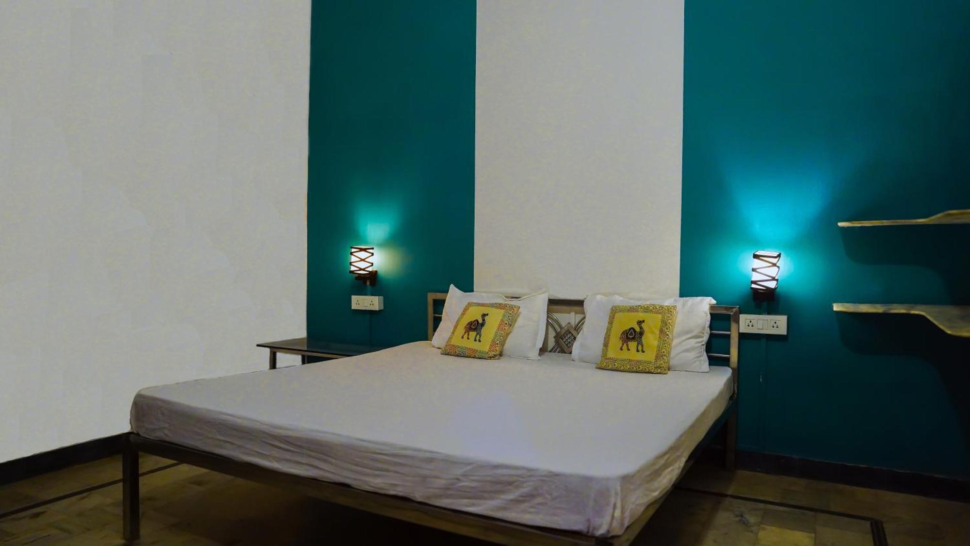 มูสตาเช ปุษกร Hostel พุชการ์ ภายนอก รูปภาพ