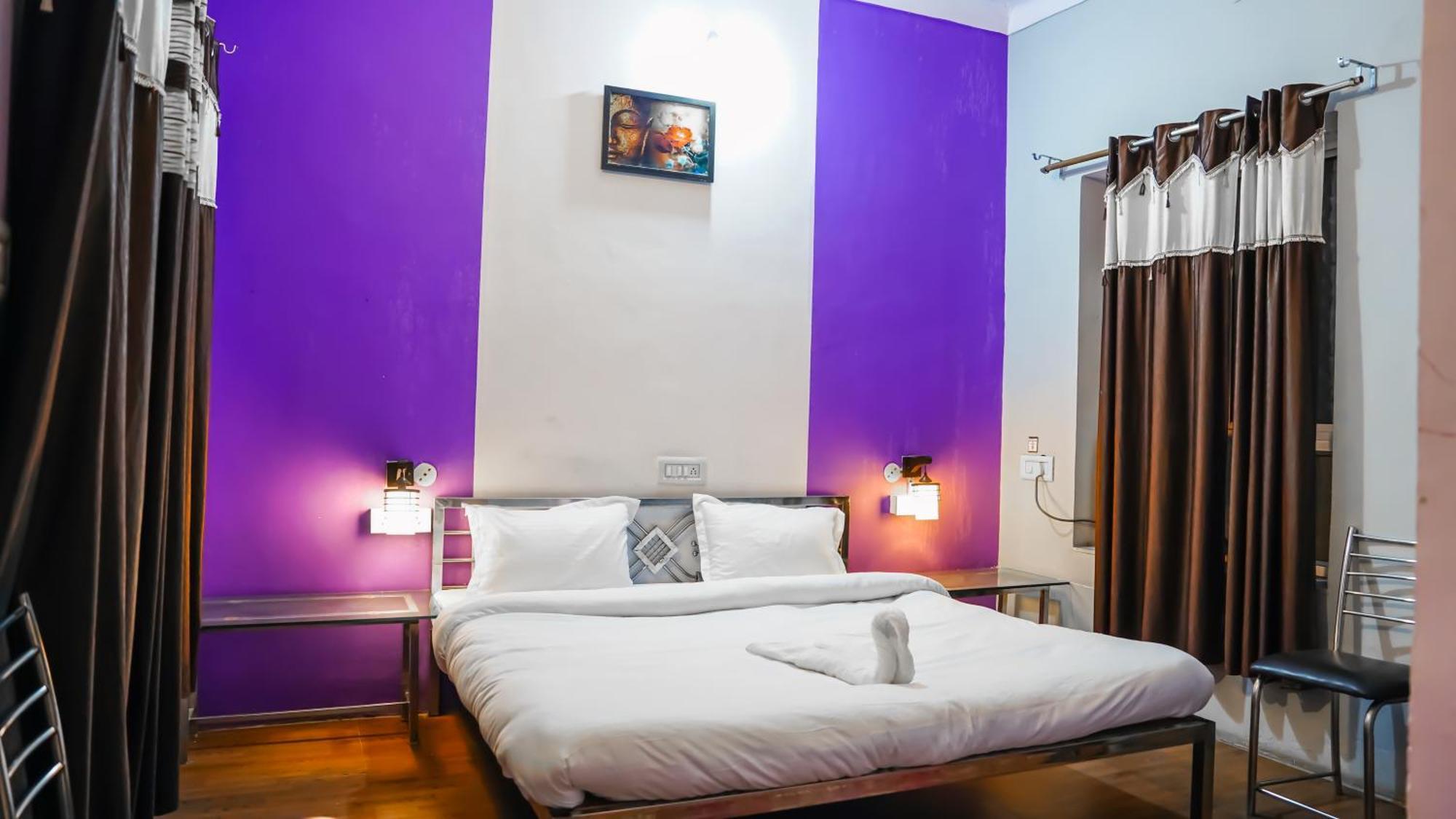 มูสตาเช ปุษกร Hostel พุชการ์ ภายนอก รูปภาพ