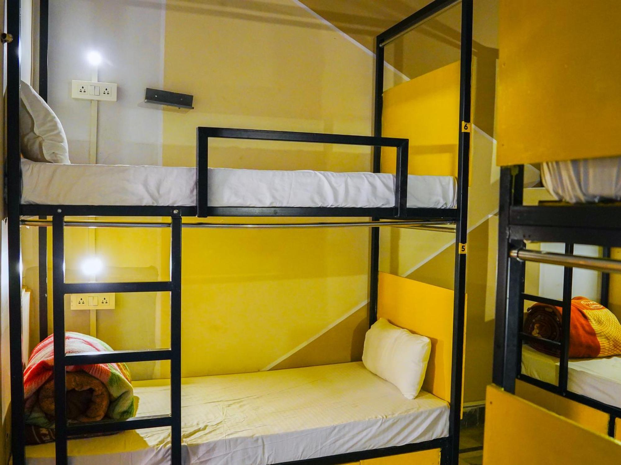 มูสตาเช ปุษกร Hostel พุชการ์ ภายนอก รูปภาพ